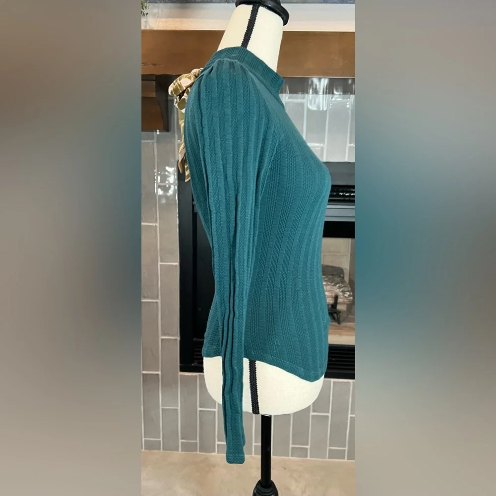#855 Free People party in the back Keyhole back Scarf Tie Long Sleeve Blouse XS - Picture 8 of 9